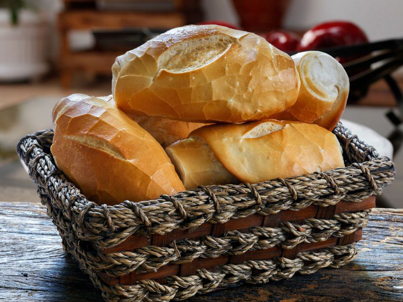 Pão Francês na mesa
