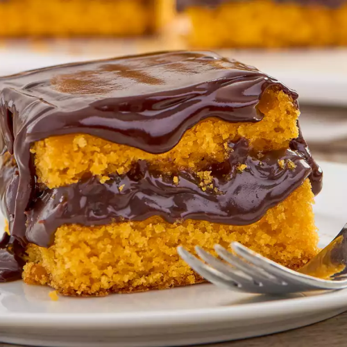 Bolo de Cenoura com Cobertura de Chocolate